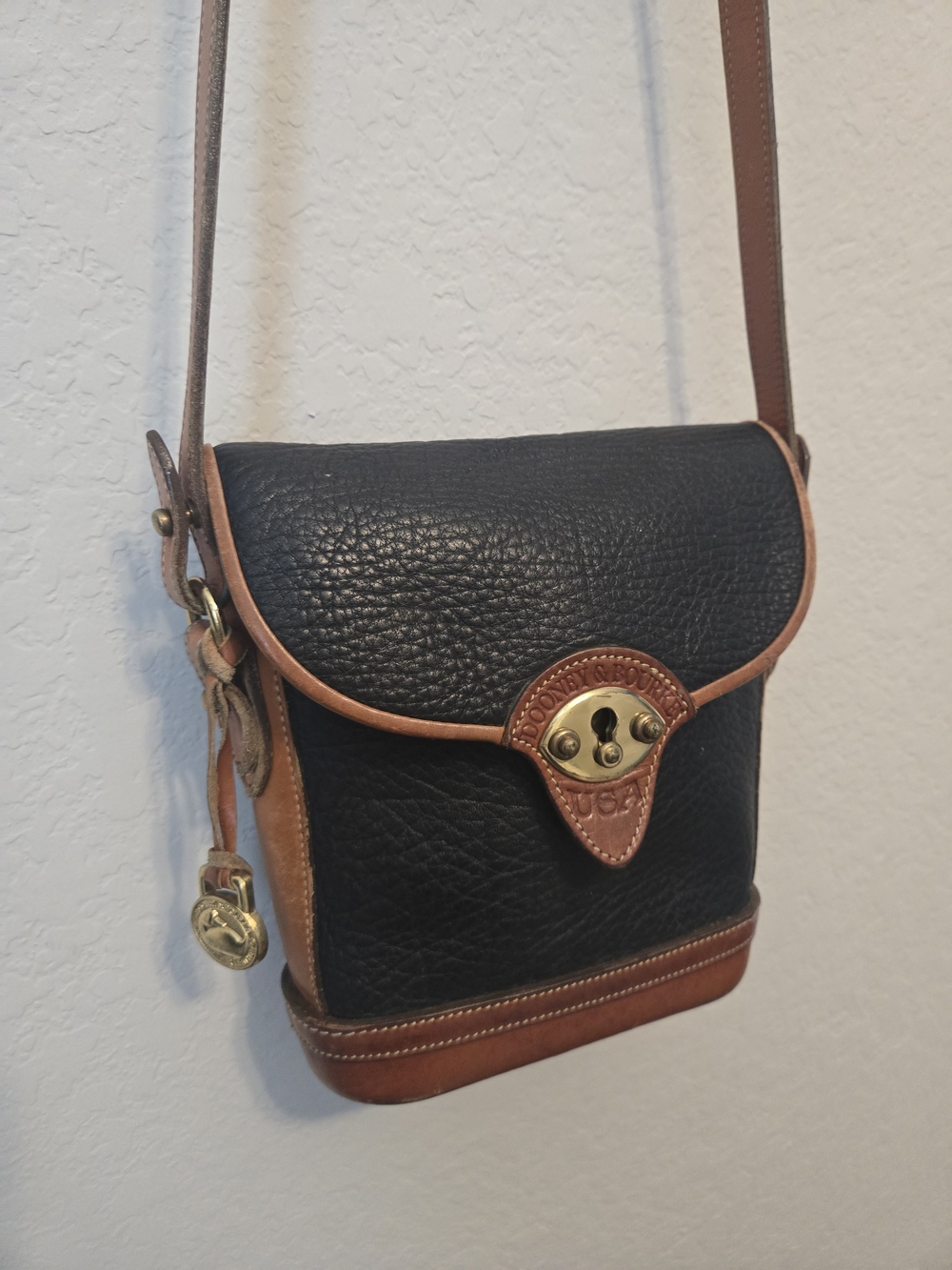 VINTAGE small Dooney & Bourke Black with Brown Trim Pebbled Leather Crossbody
